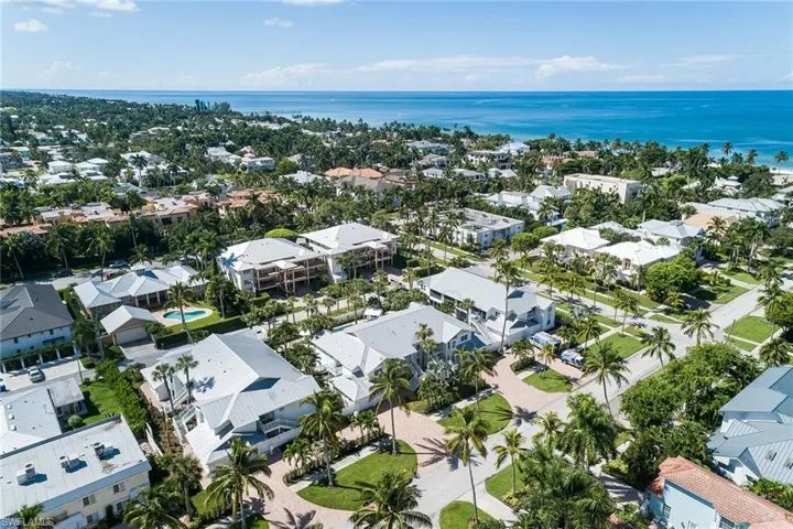 214  4th S AVE, Naples, FL 34102