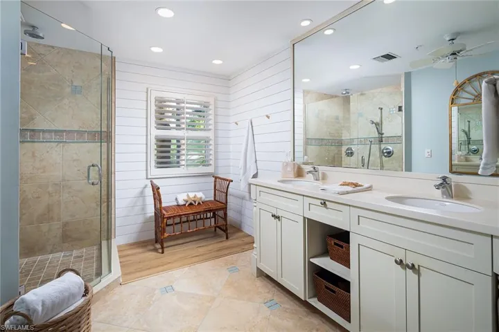 214  4th S AVE, Naples, FL 34102