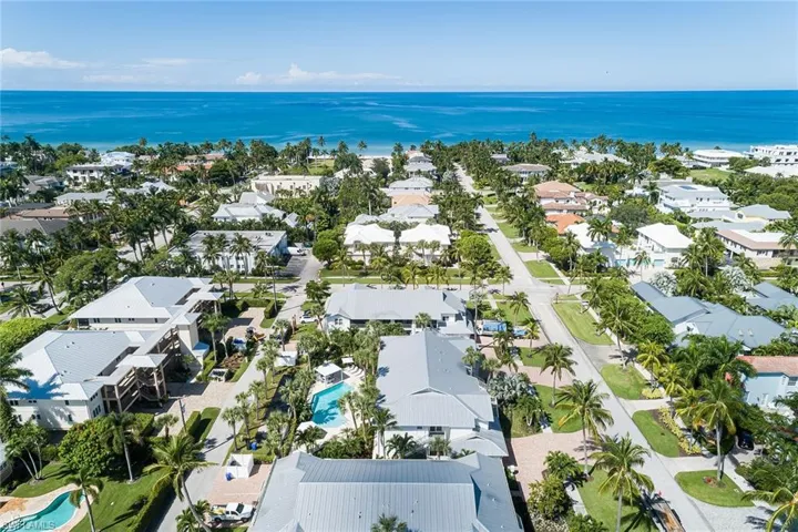 214  4th S AVE, Naples, FL 34102