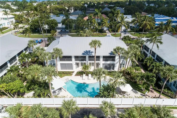 214  4th S AVE, Naples, FL 34102