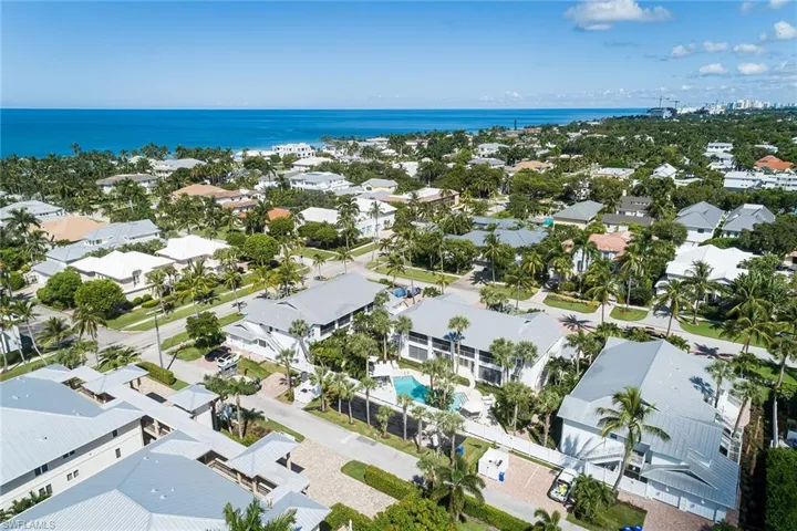 214  4th S AVE, Naples, FL 34102