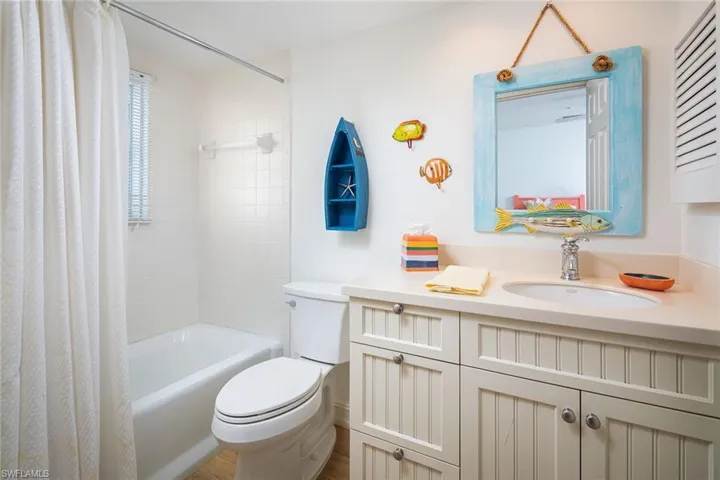 214  4th S AVE, Naples, FL 34102