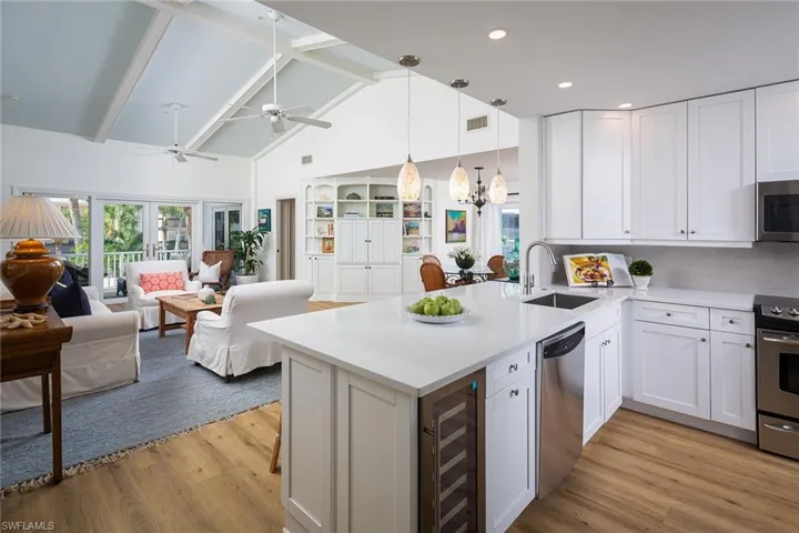 214  4th S AVE, Naples, FL 34102