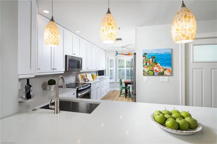 214  4th S AVE, Naples, FL 34102