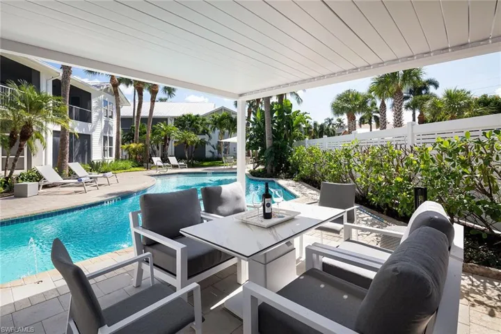 214  4th S AVE, Naples, FL 34102