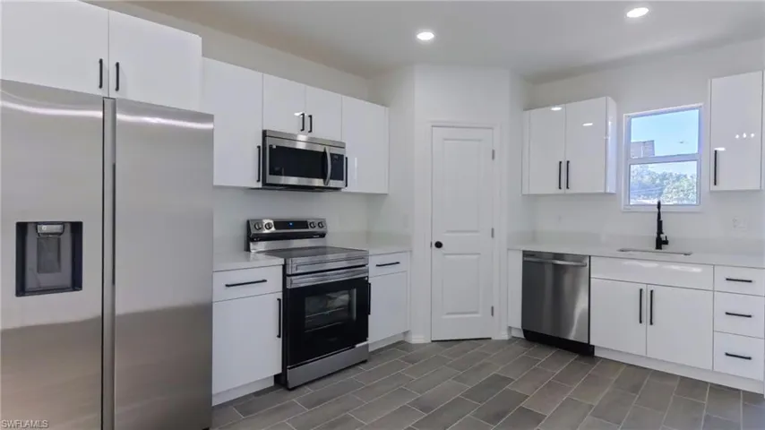 2173 Mitchell Ct, Fort Myers, Florida 33916