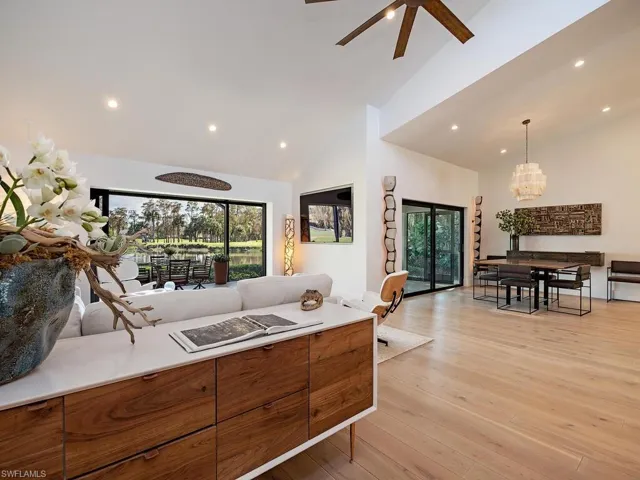 Great room w/ vaulted ceiling