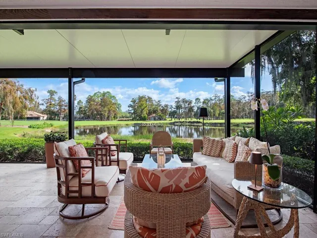 Lanai lounge area