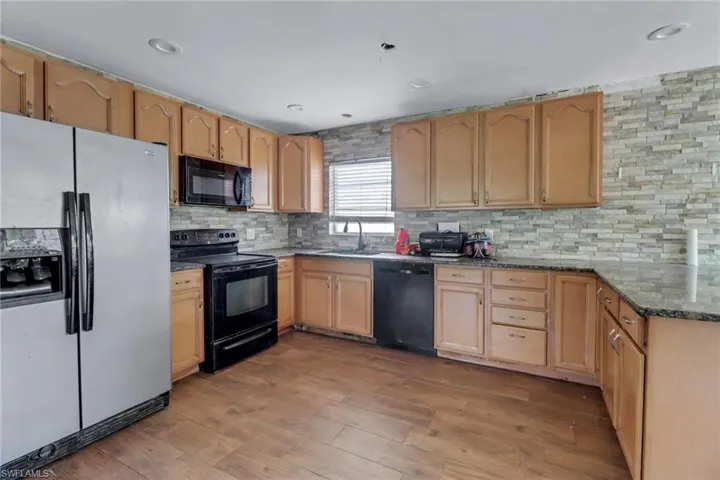 820  Gerald  AVE, Lehigh Acres, FL 33936