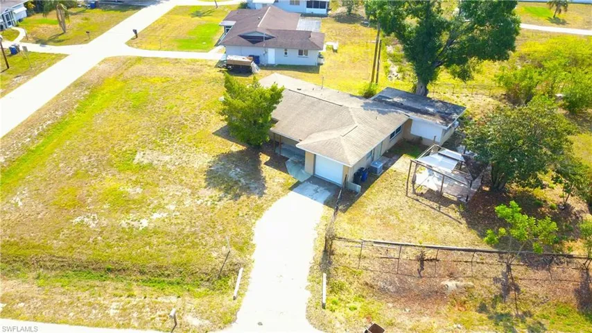 820  Gerald  AVE, Lehigh Acres, FL 33936