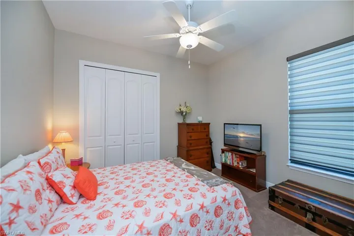 2nd guest bedroom with ceiling fan