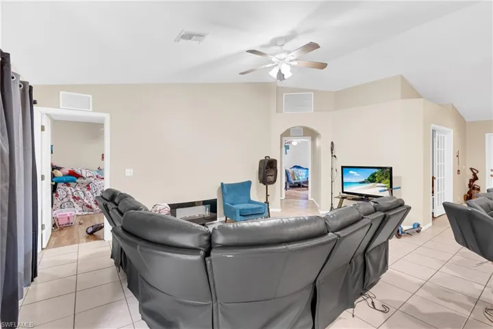 2222 Ne 15th Ter, Cape Coral, Florida 33909