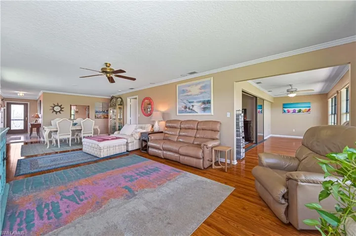 1123 Sw Pine Ln 4, Cape Coral, Florida 33991