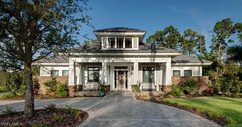 View of front of house featuring a front yard