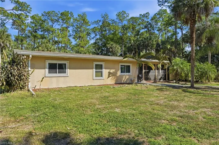 View of front of house featuring a front yard and stucco siding