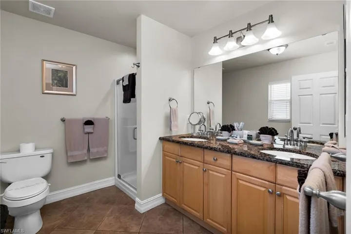 Double vanity with undermount sinks and granite countertop