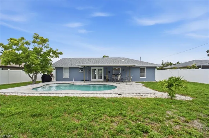 934 Se 25th Ln, Cape Coral, Florida 33904