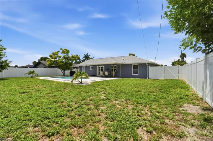 934 Se 25th Ln, Cape Coral, Florida 33904