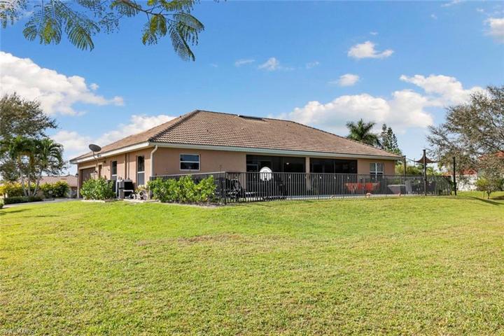 12296  Casals  LN, Bonita Springs, FL 34135