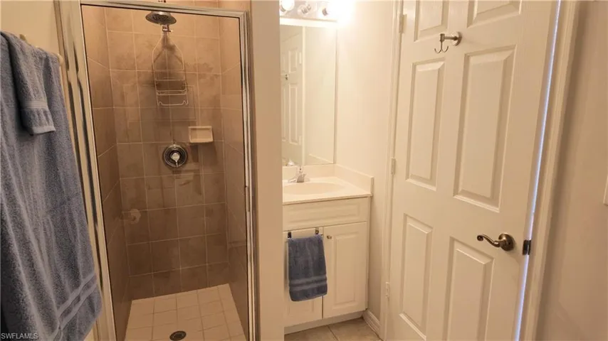 4337 Covey Cir 9c, Naples, Florida 34109