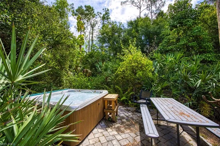 6100  Cypress Hollow  WAY, Naples, FL 34109