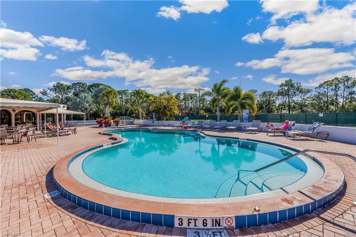 Community Amenities-Pool