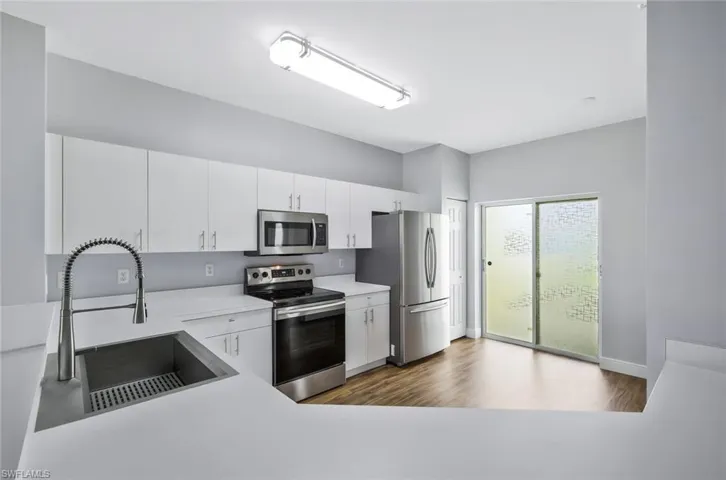 Plenty of counter space and great floor plan for entertaining guests.