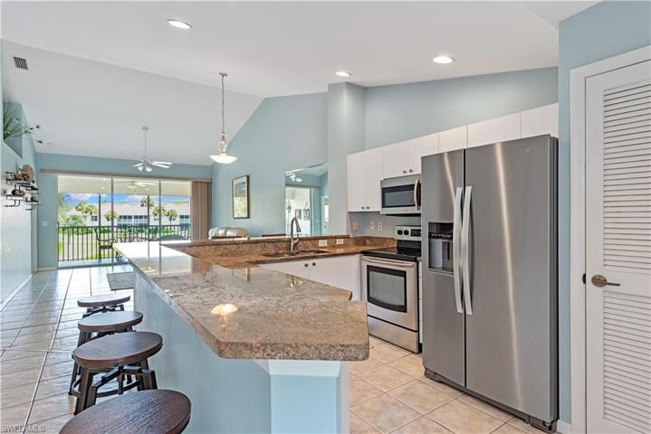 Large kitchen area, great for entertaining