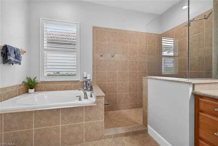 5709  Calmar Breeze  LN, Fort Myers, FL 33908