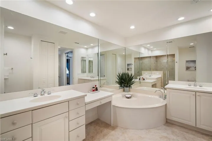 6438 Legacy CIR # 301, NAPLES FL 34113