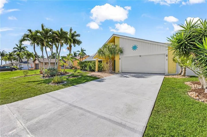 920 SE 33rd  ST, Cape Coral, FL 33904