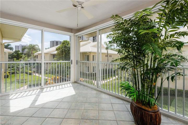 The Lanai has Sunshades and Screens.