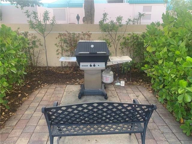 YES! There are Gas Grills in Glencove.