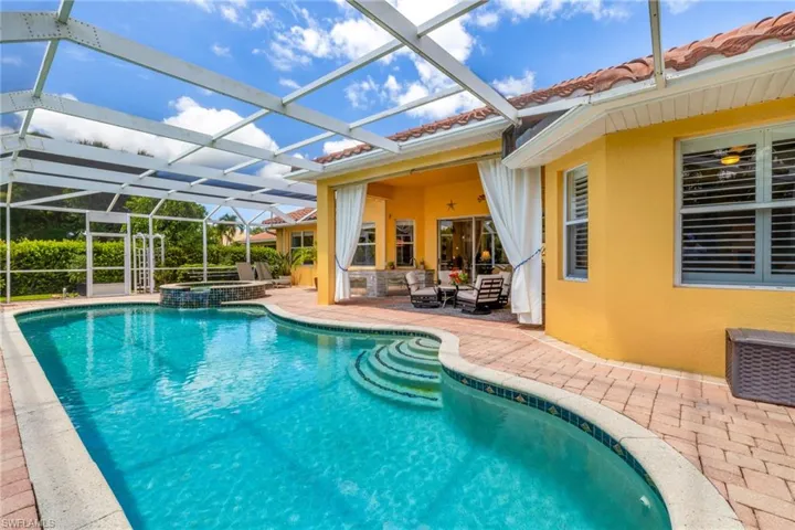 Pool and spa. I could swim some laps, for sure.