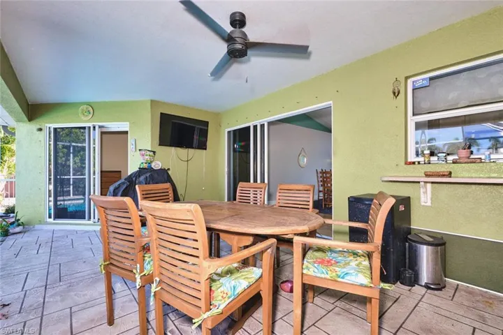 Several photos of the lanai