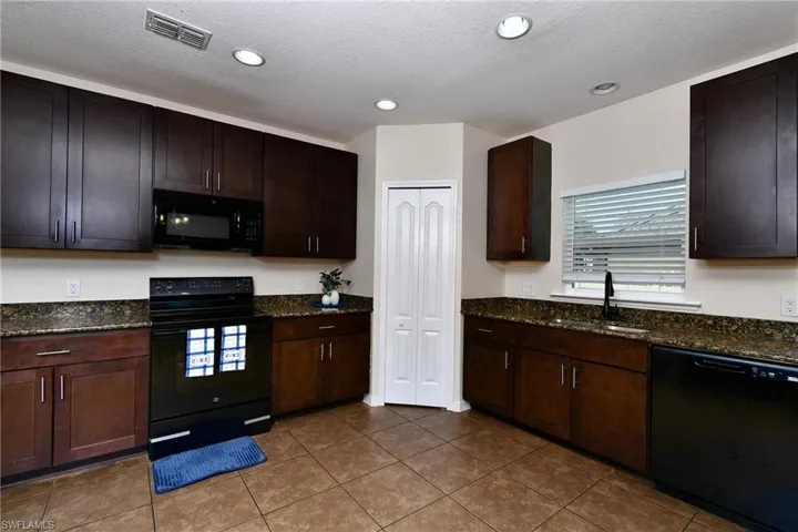1913 Sw 26th Ter, Cape Coral, Florida 33914