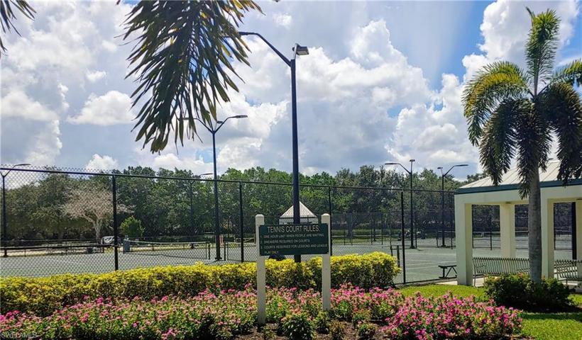 Vineyards community tennis courts