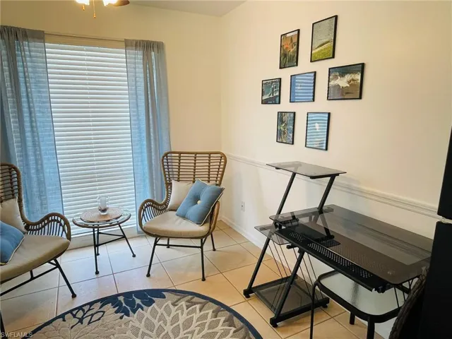 Flex room with desk