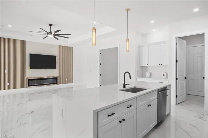 467 Ne 5th Ave, Cape Coral, Florida 33909