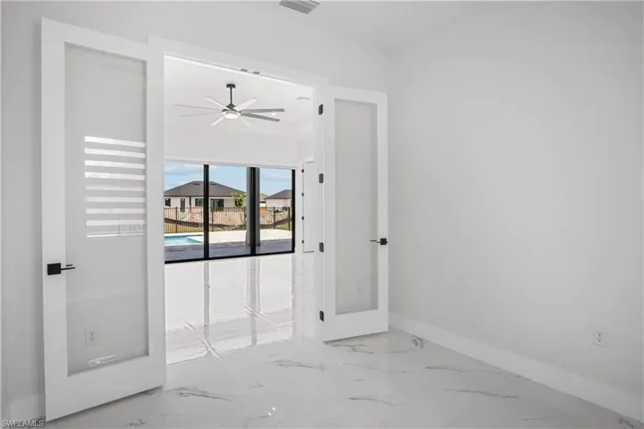 467 Ne 5th Ave, Cape Coral, Florida 33909