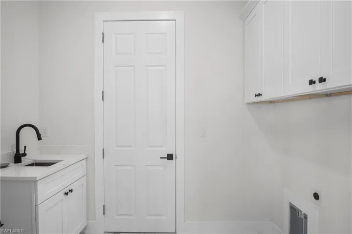 467 Ne 5th Ave, Cape Coral, Florida 33909