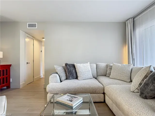 2544 1st St 102, Fort Myers, Florida 33901