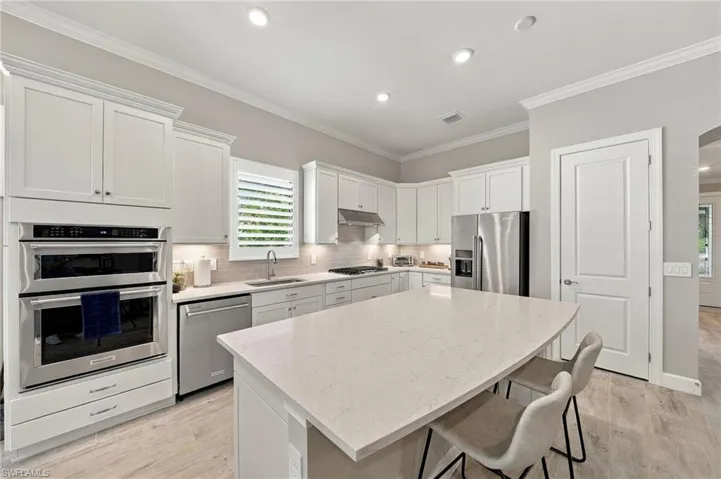 9724 Everglades Dr, Naples, Florida 34120