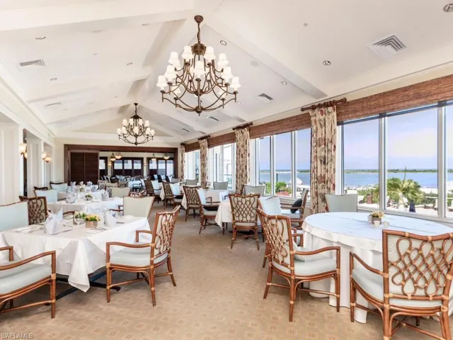 Beach Club Dining Area