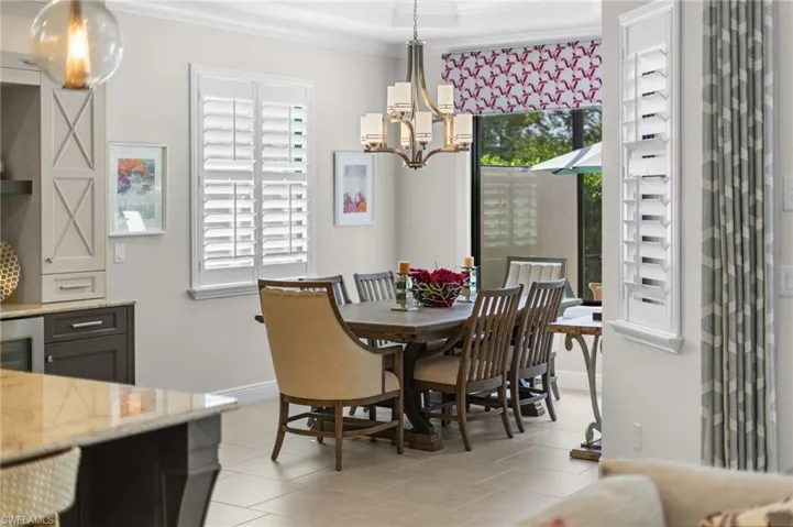 Oversized dining area with upgraded mitered glass window