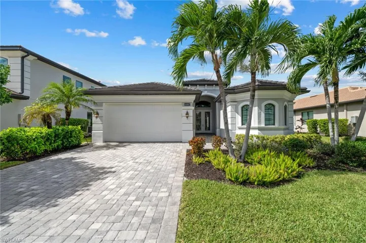 Oversized western facing lot