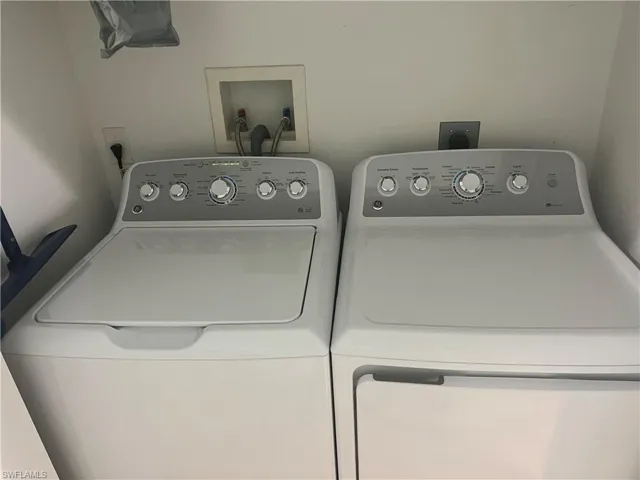 Washroom with washing machine and dryer