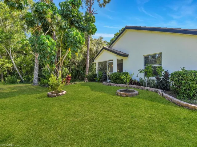 Large Side Yard