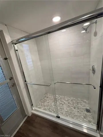 guest bathroom shoer