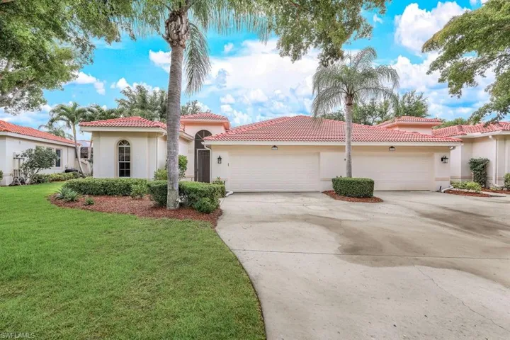 Front of this beautiful villa home.